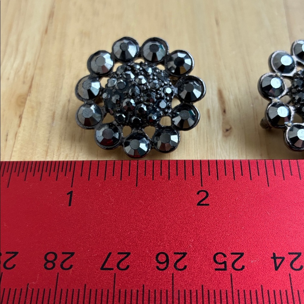 Black Crystal Flower Stud Pins set of 4. - Picture 4 of 4